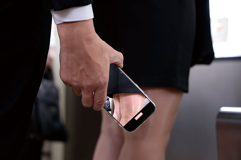 星明日菜が魅せる「パツパツスーツ」の極意！電車内での鬼畜ぶっかけに悶絶必至の衝撃作【期間限定特典あり】 - 画像1